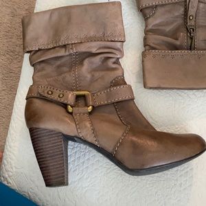 Fossil Boots